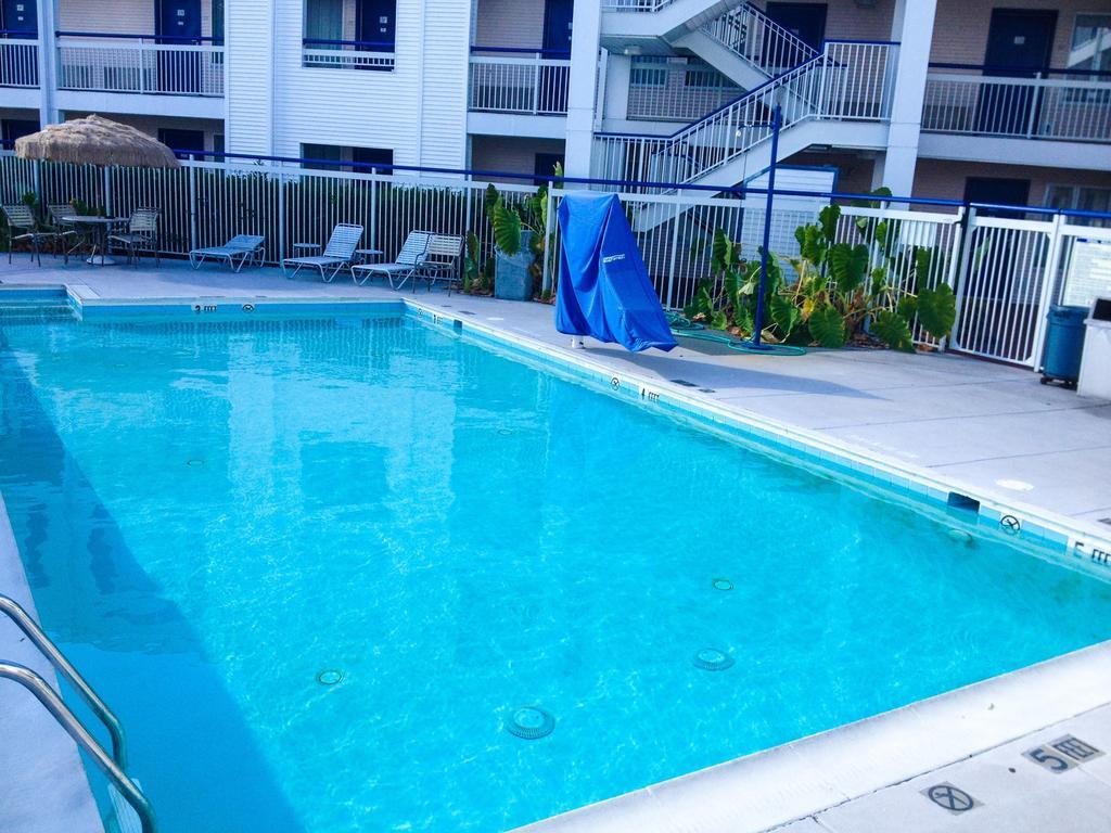 Baymont By Wyndham Wilmington Hotel Buitenkant foto