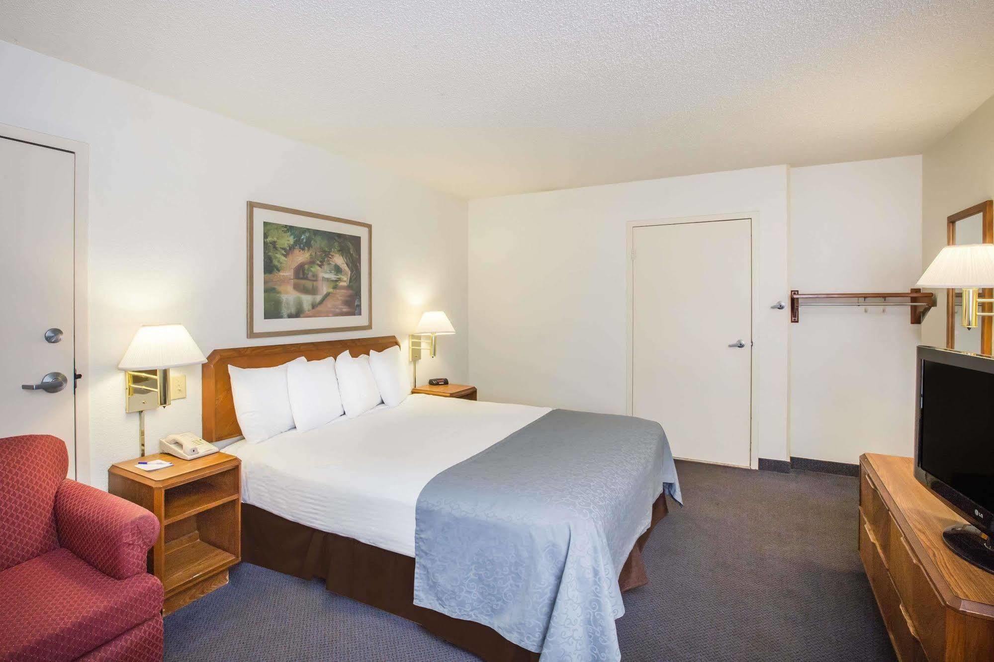 Baymont By Wyndham Wilmington Hotel Buitenkant foto