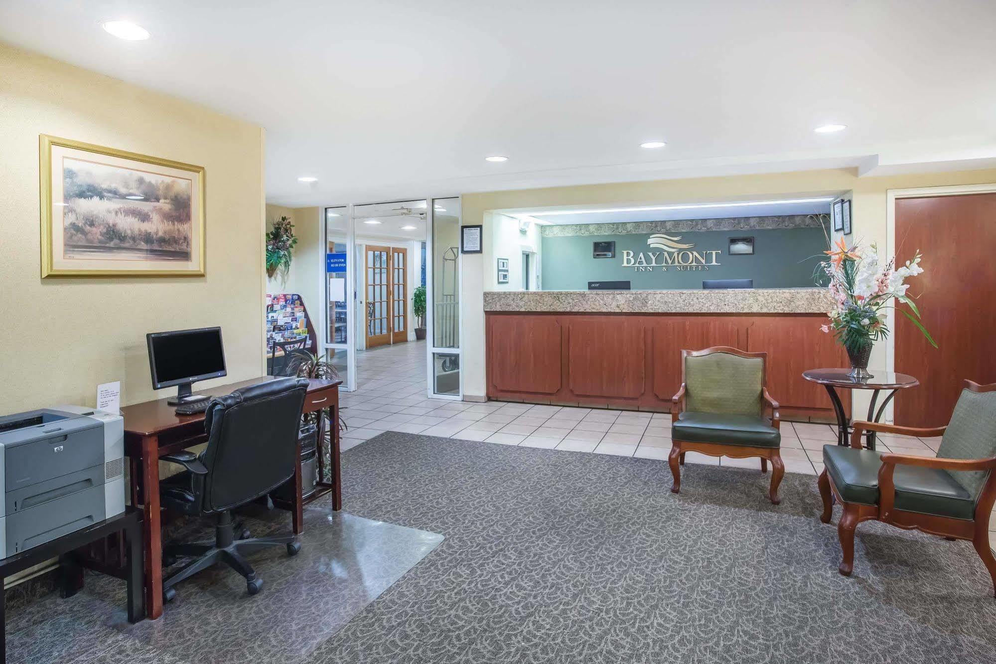 Baymont By Wyndham Wilmington Hotel Buitenkant foto